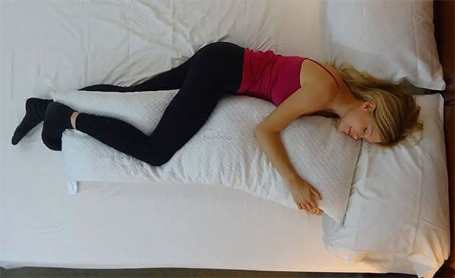 Dùng gối hỗ trợ khi ngủ
