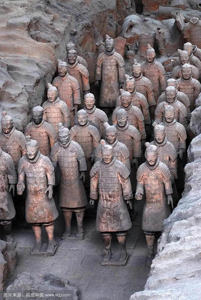 một đội quân khổng lồ dưới lòng đất và một kho báu của nghệ thuật điêu khắc cổ xưa