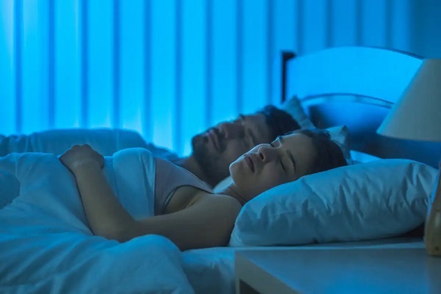cach hạn che anh sang xanh de ngu ngon
