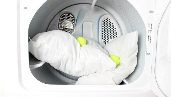 Không nên giặt gối memory foam bằng máy giặt