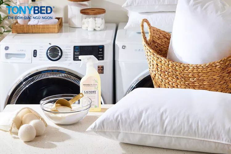 mẹo làm sạch gối bị mốc
