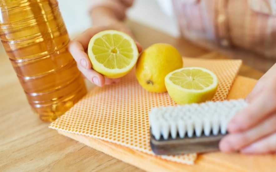 Giặt nệm bông ép bị mốc bằng giấm