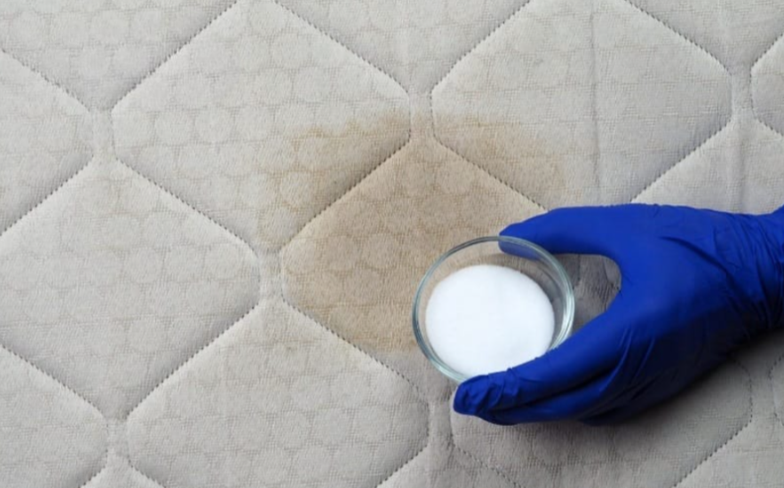 Giặt nệm bông ép bằng baking soda