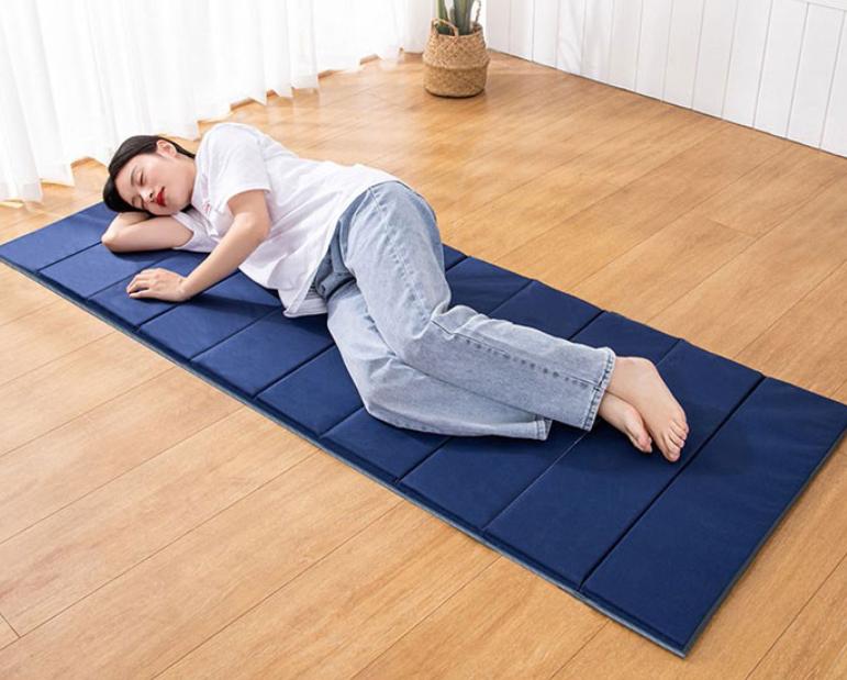 Nệm 1 người nằm phù hợp với người độc thân hoặc ở không gian phòng nhỏ