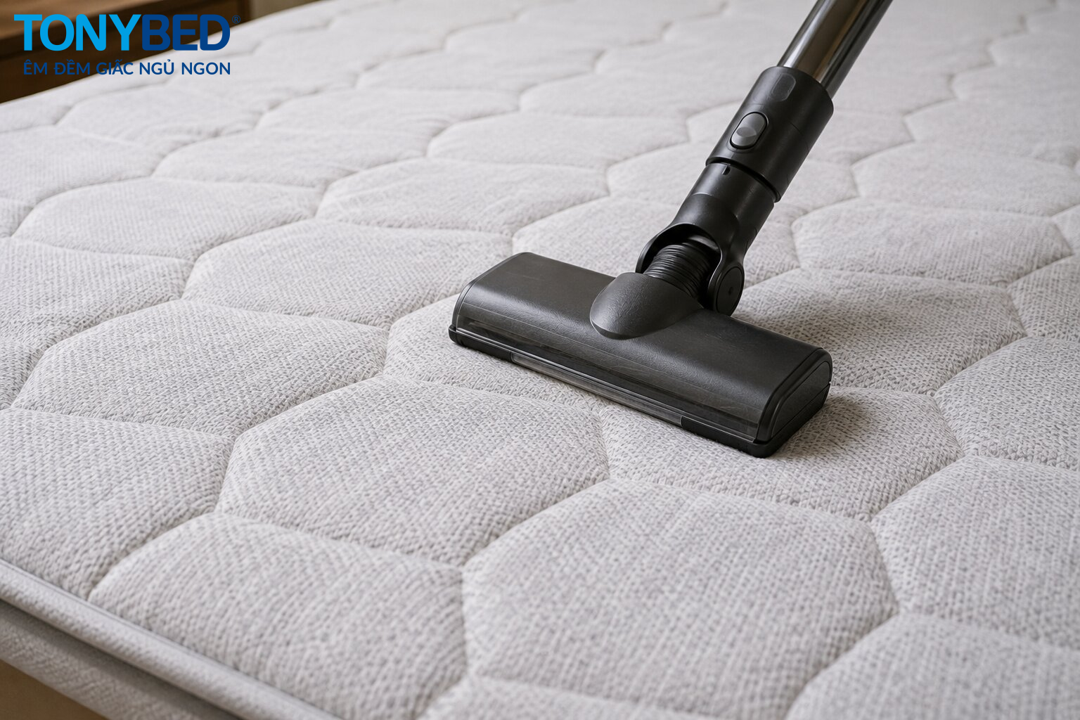 hút bụi bề mặt nệm topper