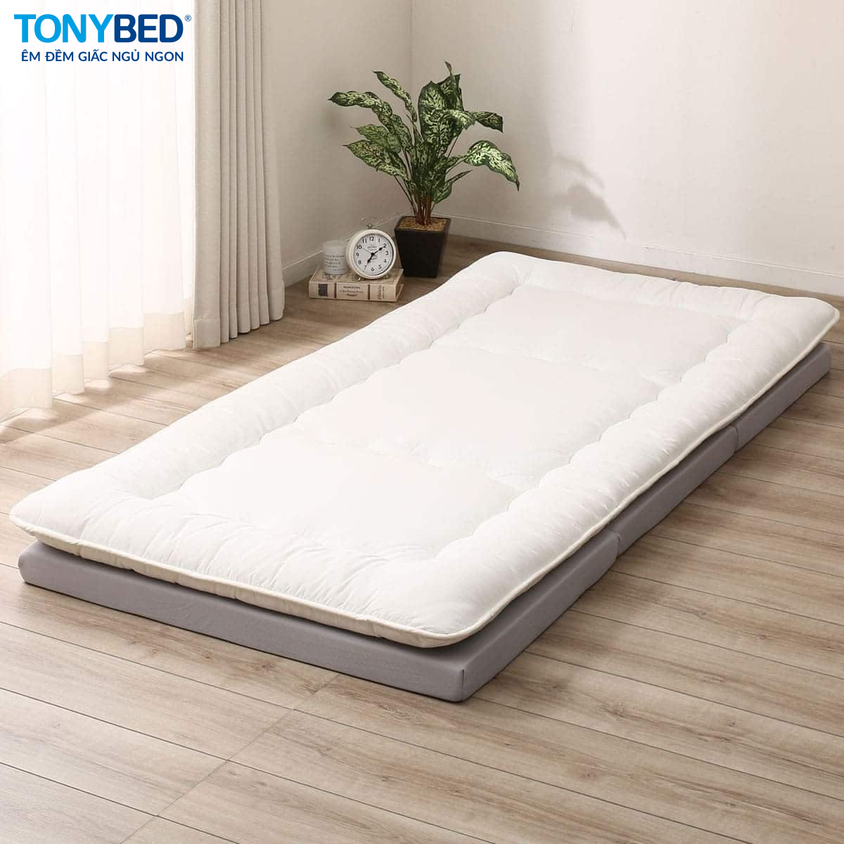 trải topper trực tiếp xuống sàn