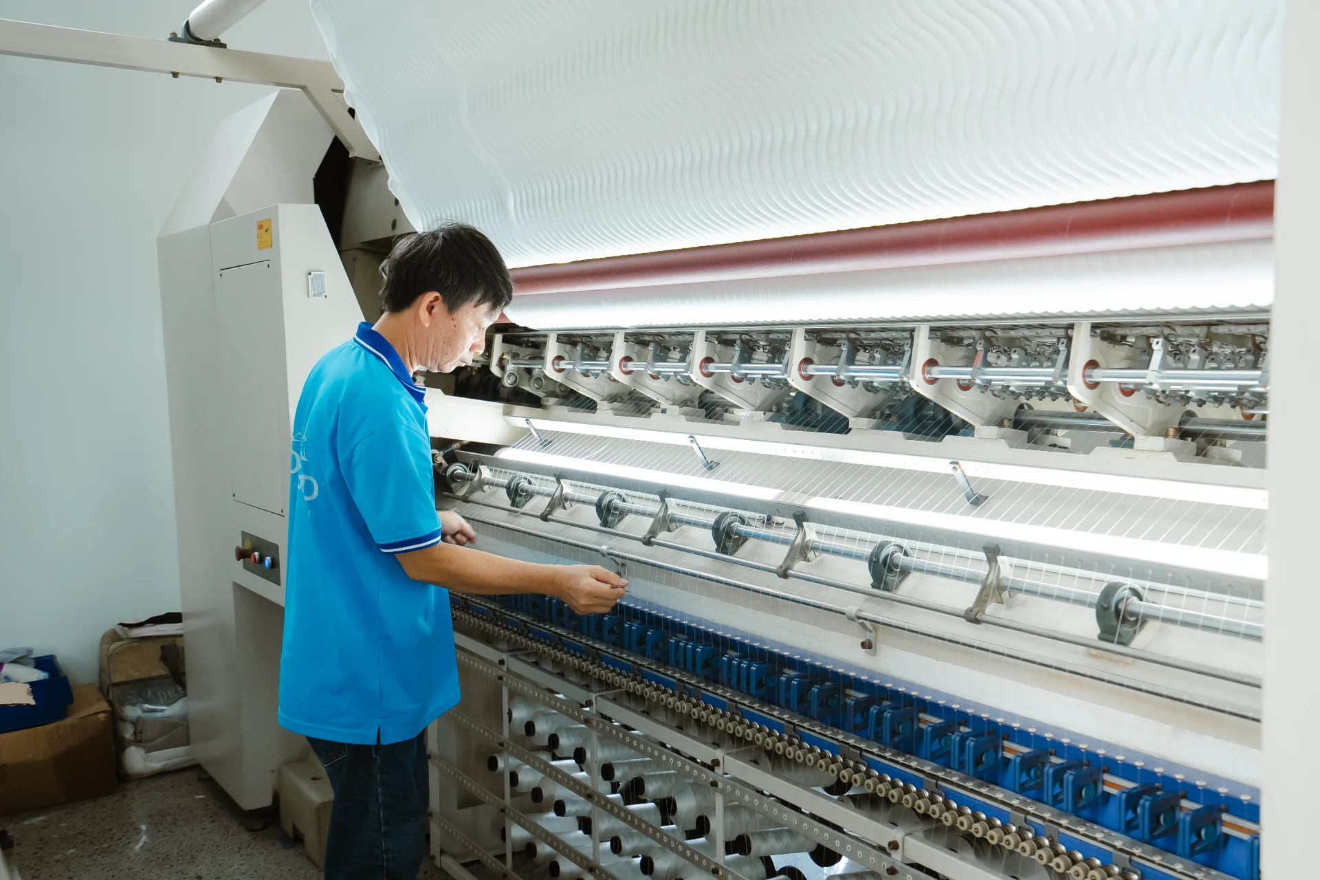 Dây chuyền máy cắt Foam CNC và sản xuất lò xo túi tại xưởng nệm Tonybed