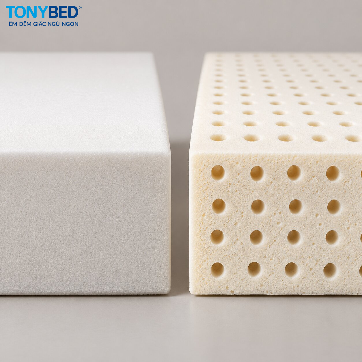 So sánh minh họa lõi foam đặc và lõi cao su thiên nhiên có lỗ thông hơi